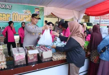 Warga Pasaman Barat Padati Gerakan Pangan Murah di Mapolres Sejak Pagi