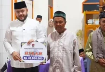 Fadly Amran Salurkan Hibah Rp40 Juta ke Masjid Nurul Istiqomah
