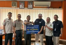 PT TASPEN Padang Serahkan Bantuan Karpet Masjid Senilai Rp125 Juta