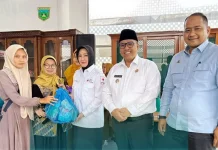 Ketua TP PKK Padang Panjang Salurkan Bantuan Sosial untuk Warga di 16 Kelurahan