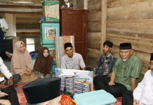 Sepuluh Tahun Menumpang, Siti Dapat Bantuan Bedah Rumah dari Gubernur