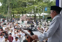 Ribuan Umat Muslim Laksanakan Shalat Idulfitri di Lapangan Cindua Mato