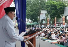 Ribuan Jamaah Padati Lapangan Cindua Mato, meski Hujan Shalat Id Tetap Khidmat