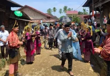 Bupati Pasbar Hadiri Acara Adat di Nagari Pinaga Aua Kuniang