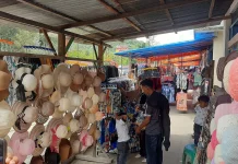 Berkah Lebaran di Pantai Air Manis, UMKM Kebanjiran Pembeli