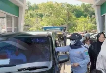 Wisatawan Padati Pantai Carocok Painan, Retribusi Parkir Meningkat