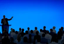 Membangun Relasi dengan Kemampuan Public Speaking
