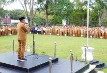 Bupati Tanah Datar Pimpin Apel Gabungan Pasca Cuti Lebaran, Tekankan Disiplin