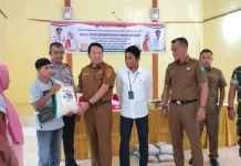 Pemkab Pessel Salurkan Cadangan Beras CBP Bagi Warga Huntara