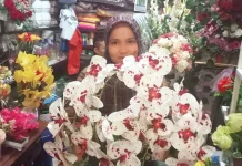 Pedagang Bunga Artificial di Sumbar Keluhkan Penurunan Omzet