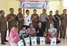 Polres Pesisir Selatan Kawal Bantuan Beras Pengungsi