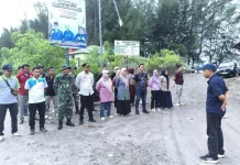 Pemkab Pasbar Bersihkan Pantai Sasak Pascalebaran