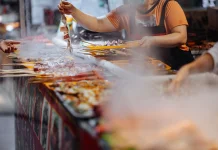 Pesona Jajanan Kaki Lima yang Mengalahkan Kemewahan Bintang Lima