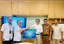 Pengunjung Pantai Air Manis Alami Kecelakaan Diberi Santunan Perawatan