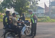 Polisi Sektor Pulau Punjung Gelar Pelayanan di Persimpangan Jalan