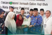 Masyarakat Terdampak Bencana di Padang Panjang Dapatkan Paket Sembako