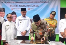 Mendikdasmen Resmikan Ruang Kelas Darurat SDN 05 Batang Anai, Padang Pariaman