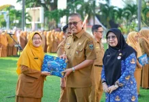 Sebanyak 108 ASN Sumbar Berangkat Haji, Sekda Ingatkan Jaga Nama Daerah