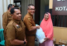 Pemko Payakumbuh Serahkan Bantuan Permakanan Triwulan Pertama