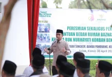 Pemko Solok Serahkan Kunci Rumah Hasil Bedah BAZNAS untuk Korban Kebakaran
