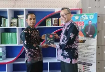 Dr. Firdaus, M.H.I: Sumbangkan Buku Karya Sendiri untuk Pustaka UM Sumatera Barat