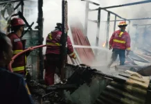 Rumah Terbakar Diduga Tersambar Petir di Padang
