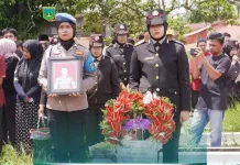 Dihadiri Walikota, Kapolres Padang Panjang Pimpin Upacara Pemakaman Kasi Propam