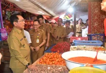 Bupati JKA Turun ke Pasar Sicincin, Pastikan Stabilitas Harga dan Cek Fasilitas