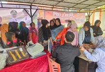 Pasar Murah di Koto Baru Diserbu Warga meski Diguyur Hujan