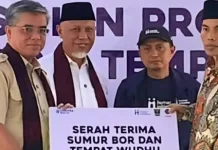 Menteri Yassierli Wakafkan Sumur Bor untuk Warga Balai Gadang Pascabencana