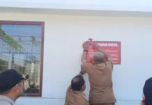 Satpol PP Dampingi PUPR Segel Kafe di Padang Utara