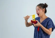 Mengunyah Makanan dengan Mulut Terbuka ternyata Lebih Lezat