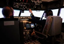 Alasan di Balik Kehadiran Sepasang Pilot dalam Penerbangan Komersial