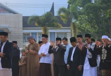 Ribuan Warga Pasaman Tumpah Ruah Laksanakan Salat Id Bersama Bupati