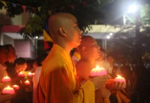 Ribuan Pelita Menyala Berantai, Waisak 2570 di Padang Berlangsung Khidmat