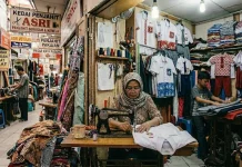 Kisah Penjahit Senior Menjemput Rezeki Tahun Ajaran Baru