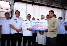 Bupati Eka Putra Serahkan Bansos & BLT bagi Warga Terdampak Bencana 2025