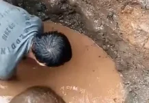 Gotong Royong Membuat Sumur Buat Masjid