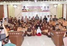 Sebanyak 97 Siswa SD di Pariaman Terima Bantuan PIP dan Sembako dari Andre Rosiade