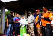 Bupati Eka Putra Serahkan Bantuan Baznas untuk Keluarga Korban Kebakaran