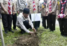 Seribu Pohon Ditanam Dibekas Kawasan Banjir Bandang di Padang