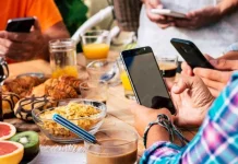 Cegah Kebiasaan Screen Time saat Makan