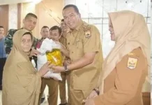 Wako Yota Balad Serahkan Bantuan Pangan Pemerintah Pusat untuk KPM