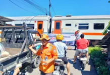 Libur Sekolah, KAI Sumbar Pasang Imbauan di Perlintasan