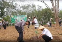 Bupati Sijunjung Bersama Polri Tanam 1.000 Pohon di Lahan Bekas Tambang