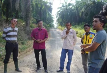 Pemkab Dharmasraya dan PT Bina Bangun Jalan Hotmix di Timpeh