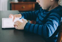Mengawasi Penggunaan Media Sosial Kunci Cegah Risiko di Ruang Digital pada Anak
