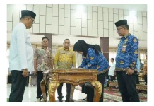 Empat Pejabat Dilantik, Bupati Solok Selatan Tegaskan Evaluasi Kinerja Berlanjut