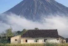 Alasan Masih Banyak Warga Bertahan di Lereng Gunung Api