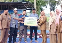 Pemkab Dharmasraya Salurkan Benih Padi Biofortifikasi untuk 30 Kelompok Tani